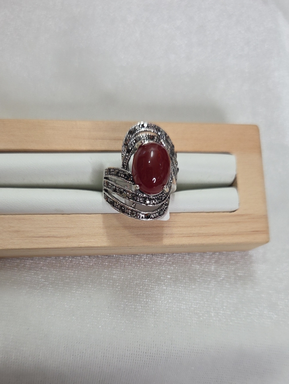 Women's Dark Red Oval Stone Fashion Ring Silver Tone Band Rhinestones Size 8